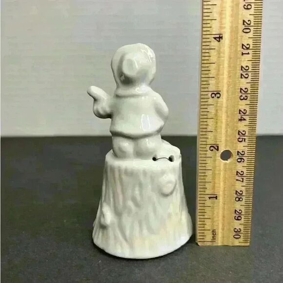 Vintage White Porcelain Taiwan Folk Art‎ Banjo Boy on a Tree Stump Bell - Picture 5 of 8